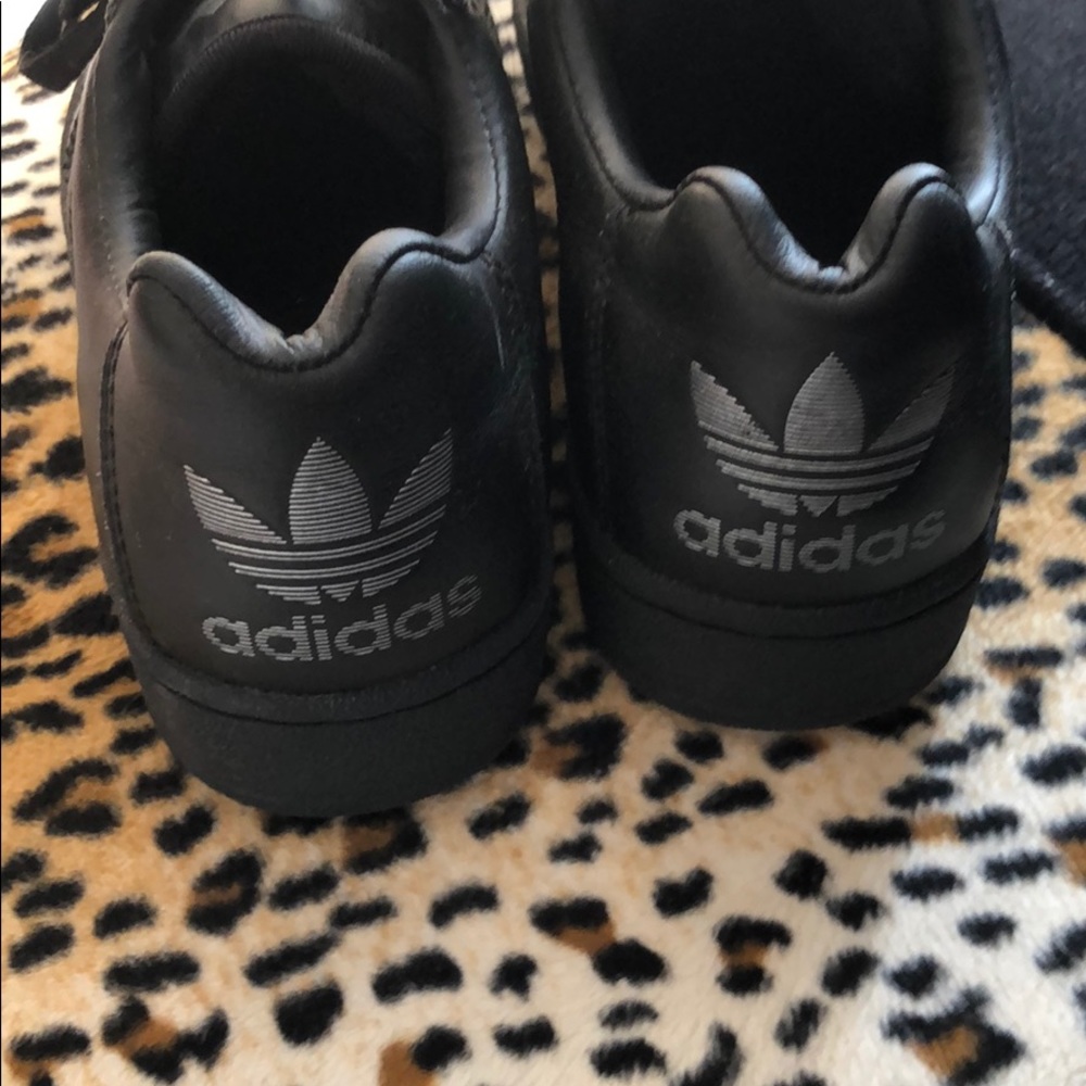 Black adidas size 3.5